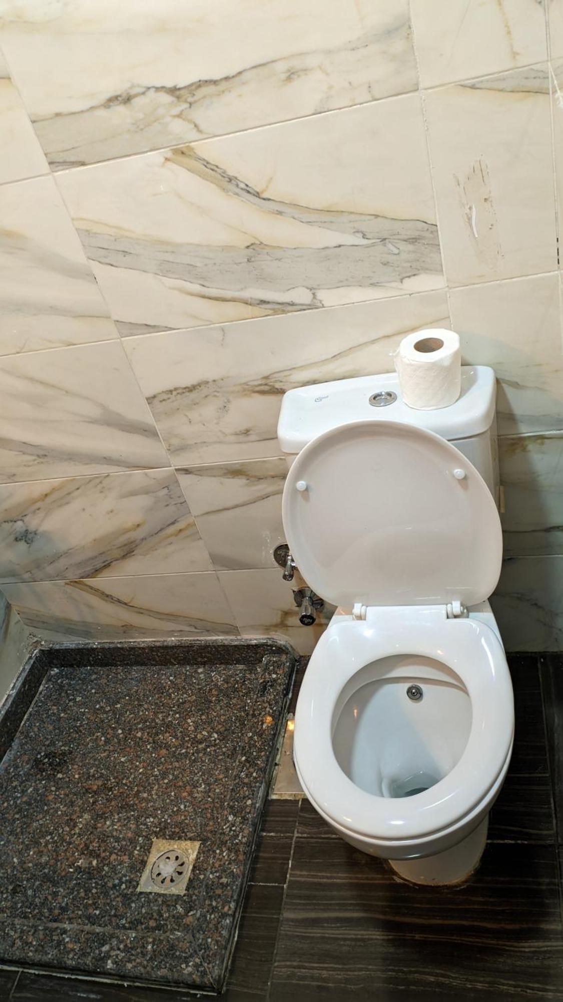 Royal Crown Hotel عائلات فقط Александрия Екстериор снимка